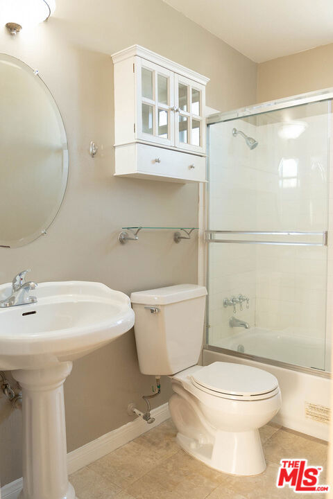 837 N West Knoll Drive 319 Property Photo 6