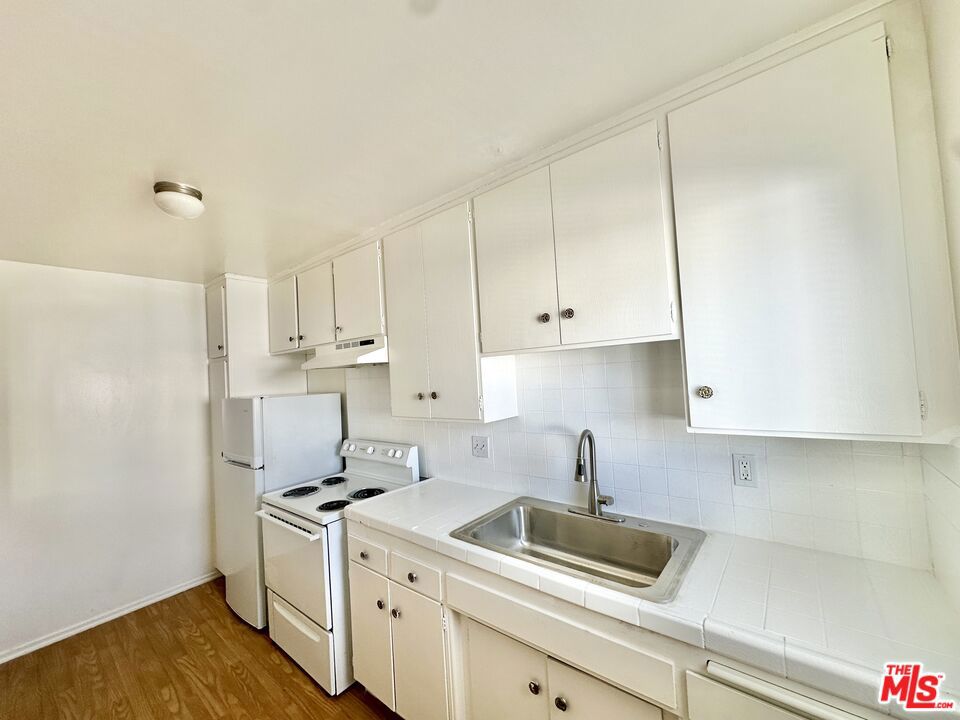 5853 Gregory Avenue 9 Property Photo 4