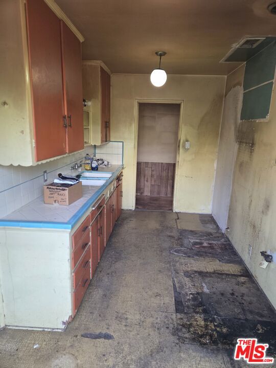 2220 S Bundy Drive Property Photo 6