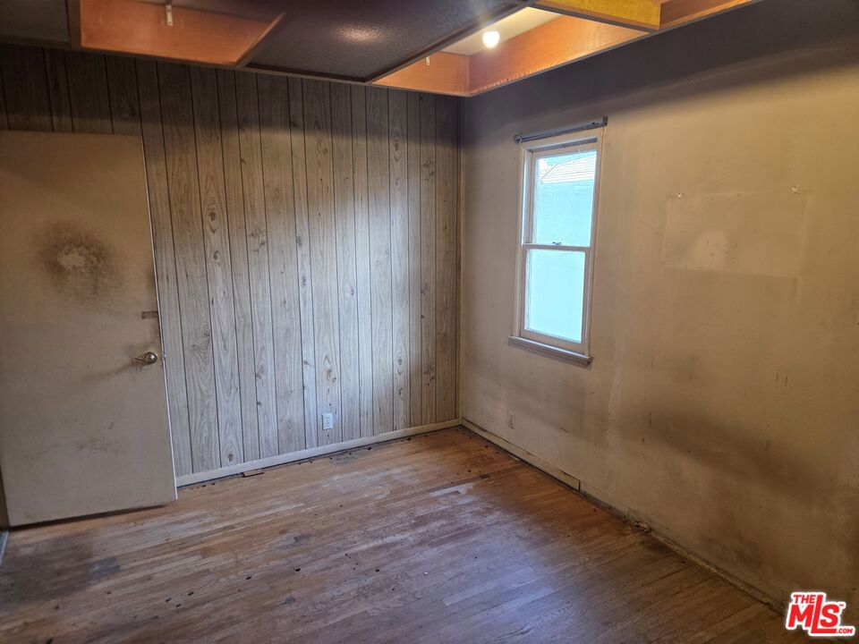 2220 S Bundy Drive Property Photo 9