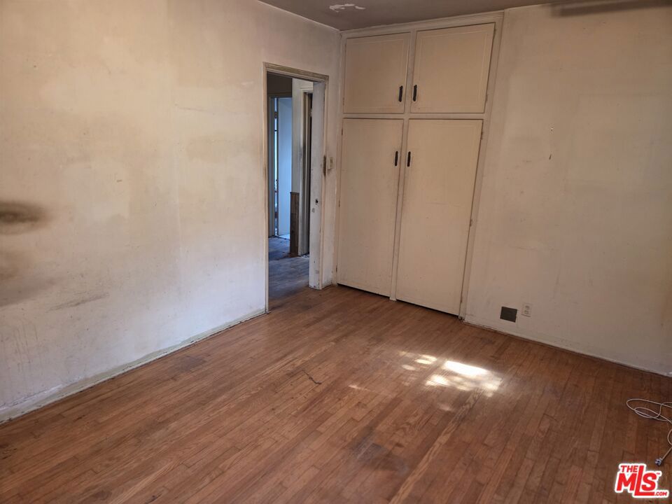 2220 S Bundy Drive Property Photo 10