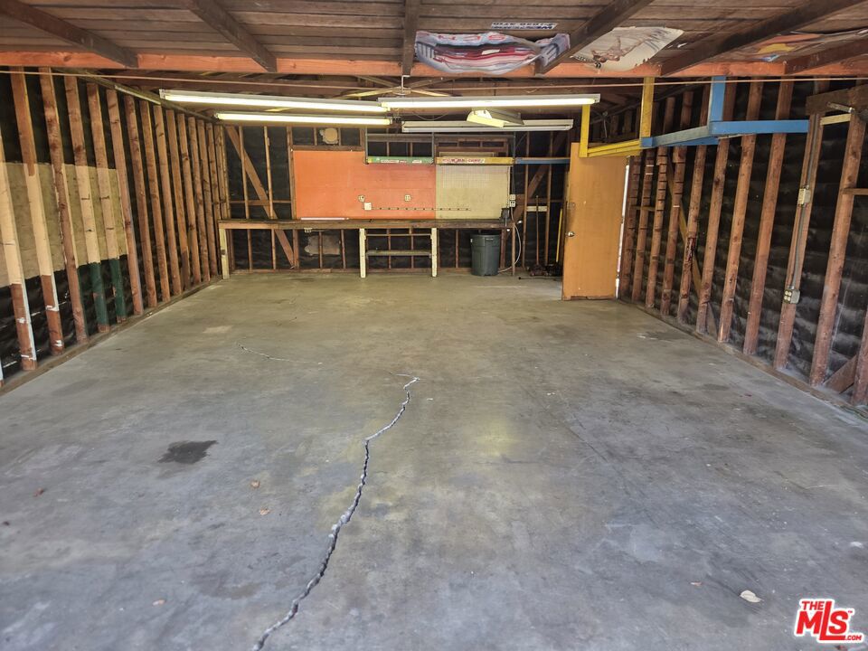 2220 S Bundy Drive Property Photo 12