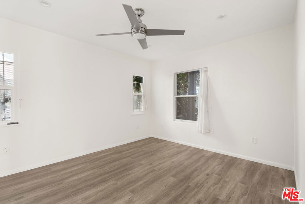 6915 De Longpre Avenue Property Photo 7