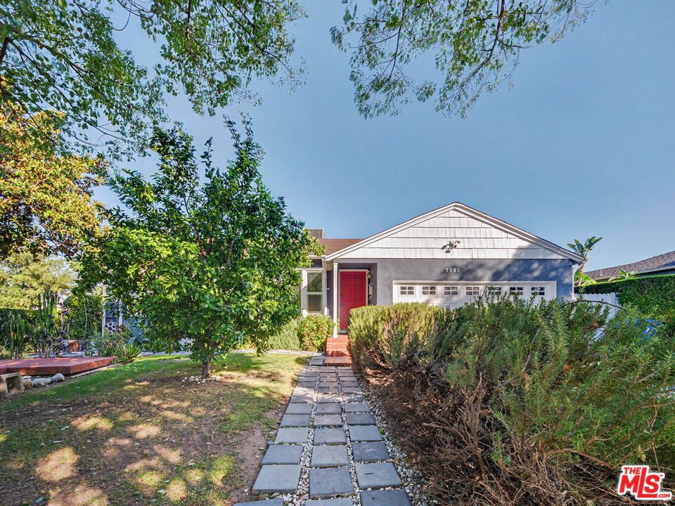 6218 Balcom Avenue Property Photo 3