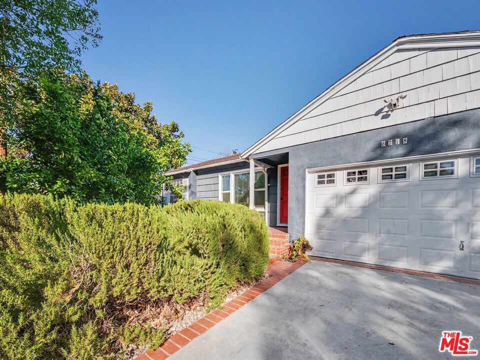 6218 Balcom Avenue Property Photo 4