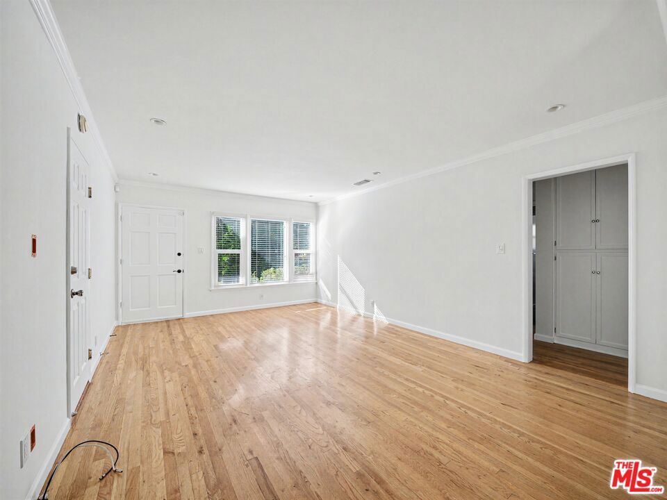 6218 Balcom Avenue Property Photo 20