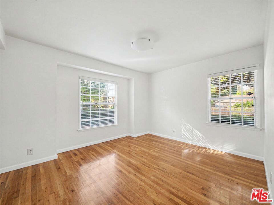 6218 Balcom Avenue Property Photo 21