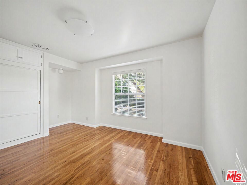 6218 Balcom Avenue Property Photo 23