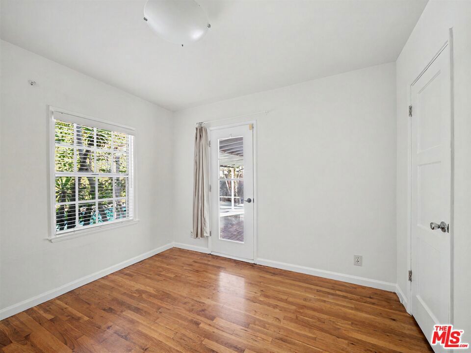 6218 Balcom Avenue Property Photo 26