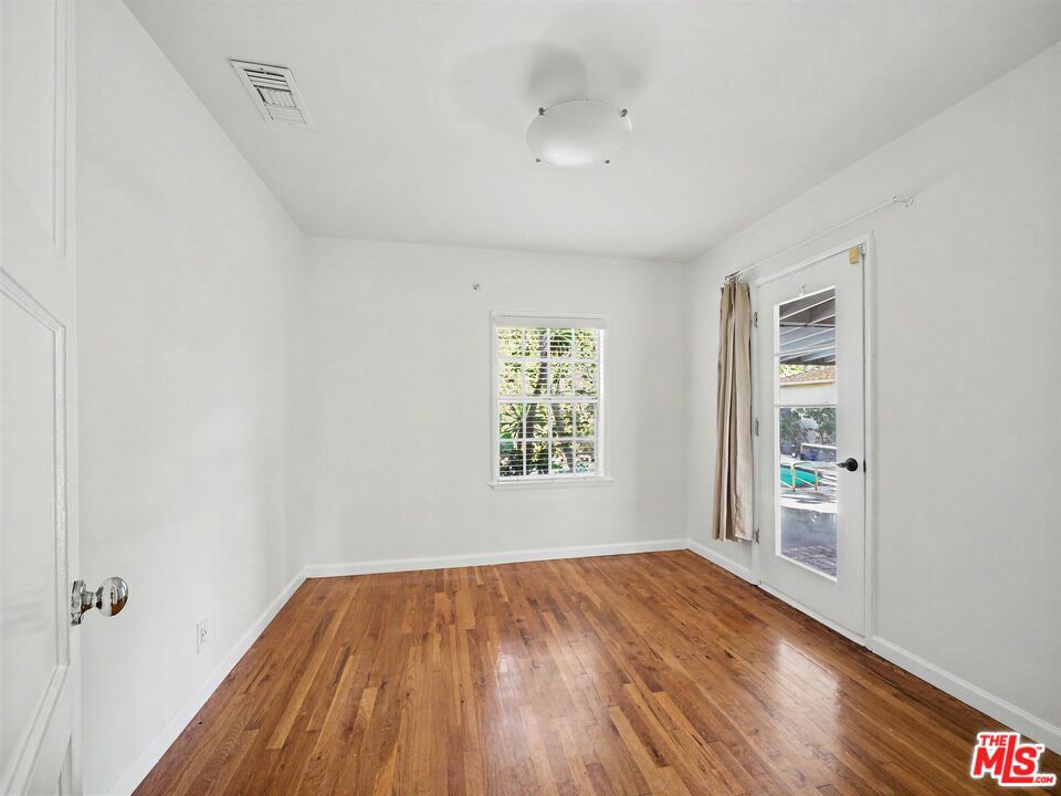 6218 Balcom Avenue Property Photo 28