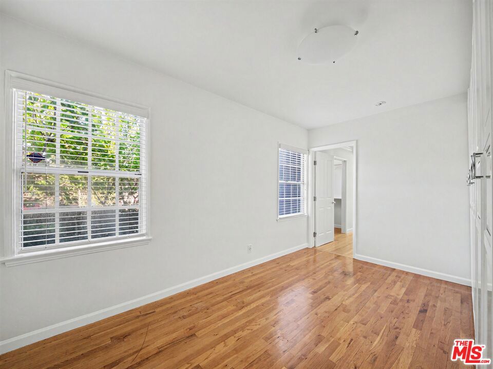 6218 Balcom Avenue Property Photo 29