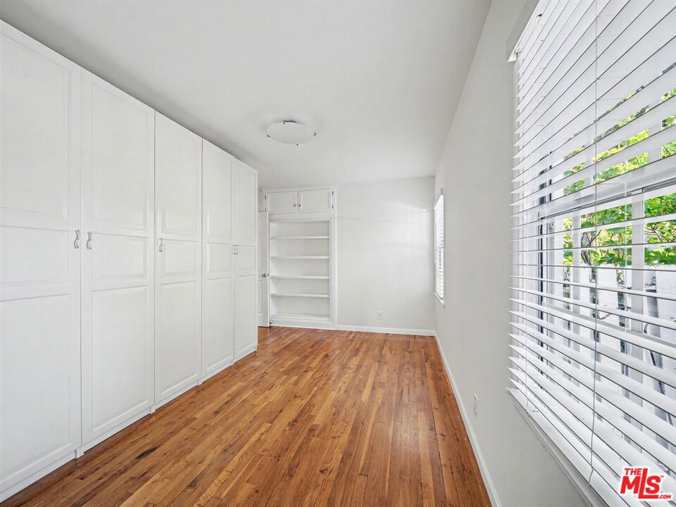 6218 Balcom Avenue Property Photo 30