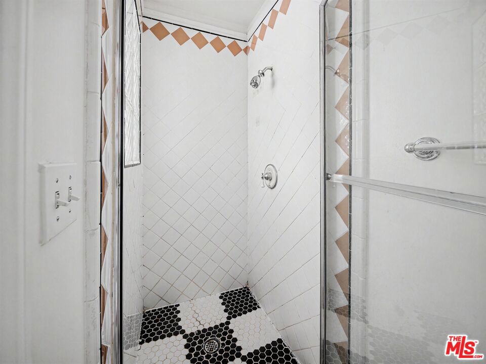 6218 Balcom Avenue Property Photo 38