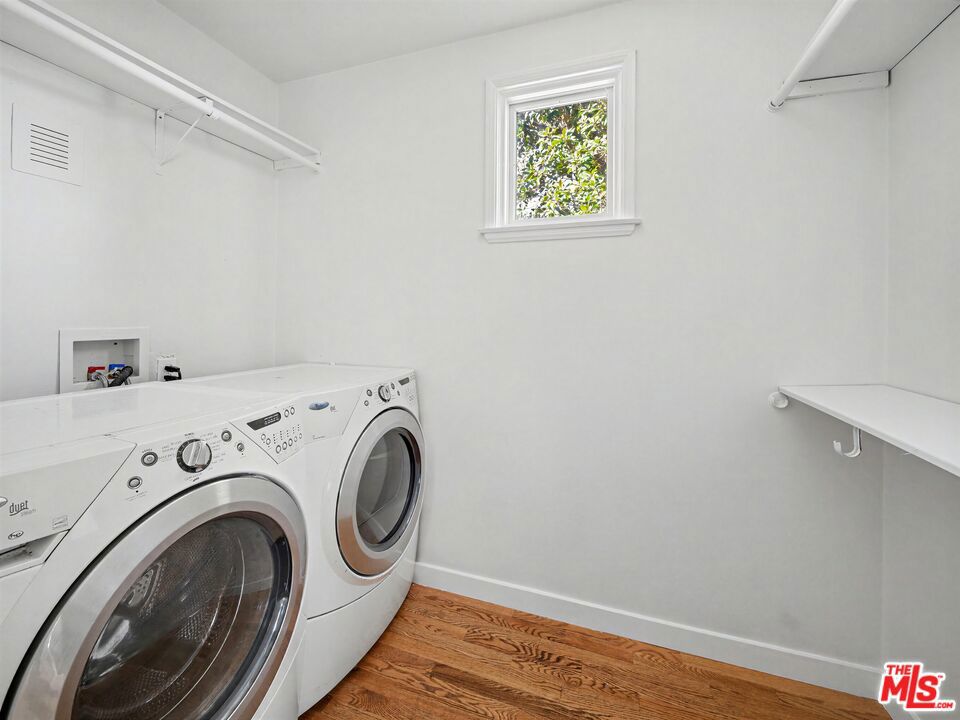 6218 Balcom Avenue Property Photo 39