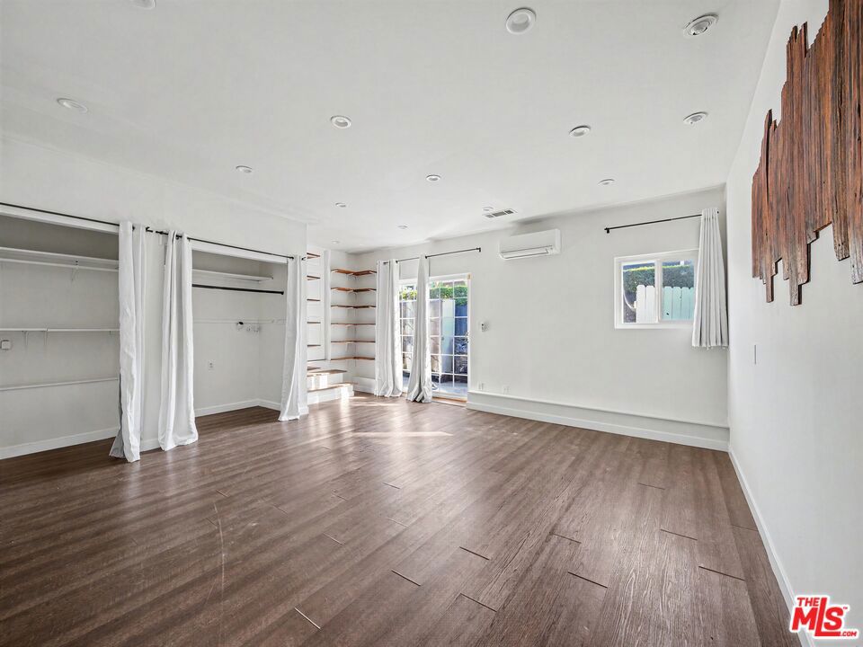6218 Balcom Avenue Property Photo 41