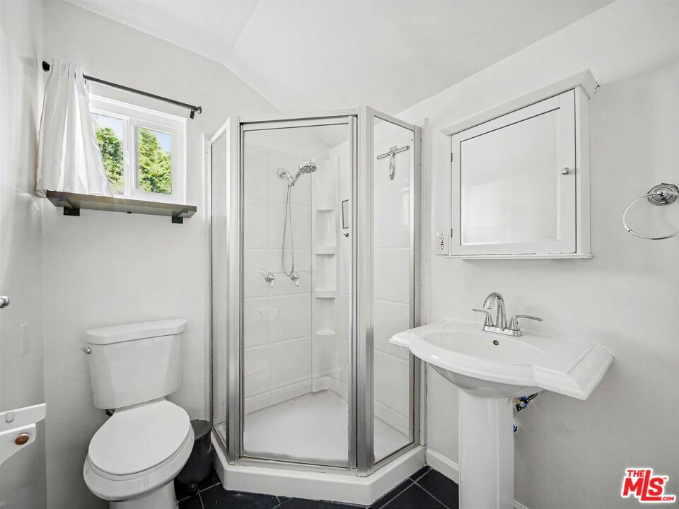 6218 Balcom Avenue Property Photo 42