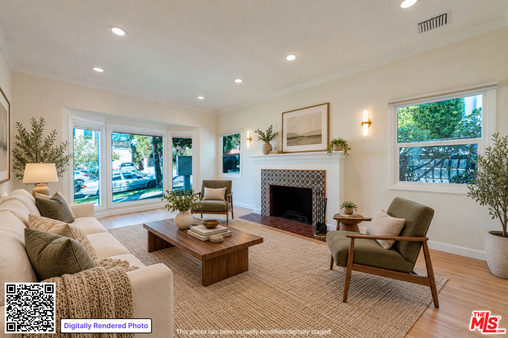 2828 Avenel Street Property Photo 4