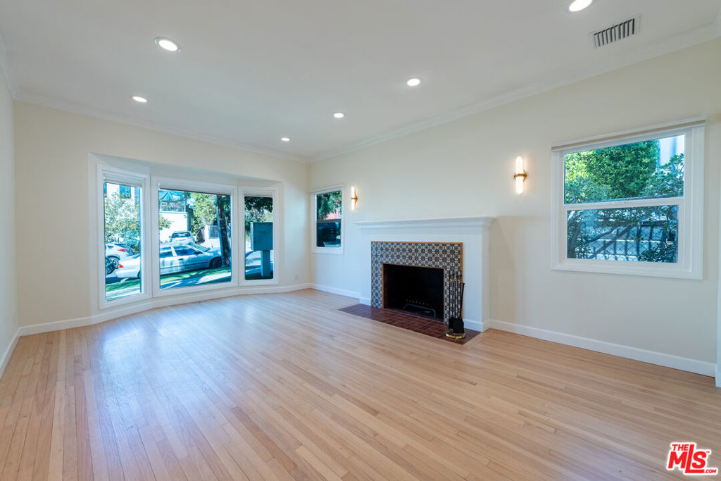 2828 Avenel Street Property Photo 5