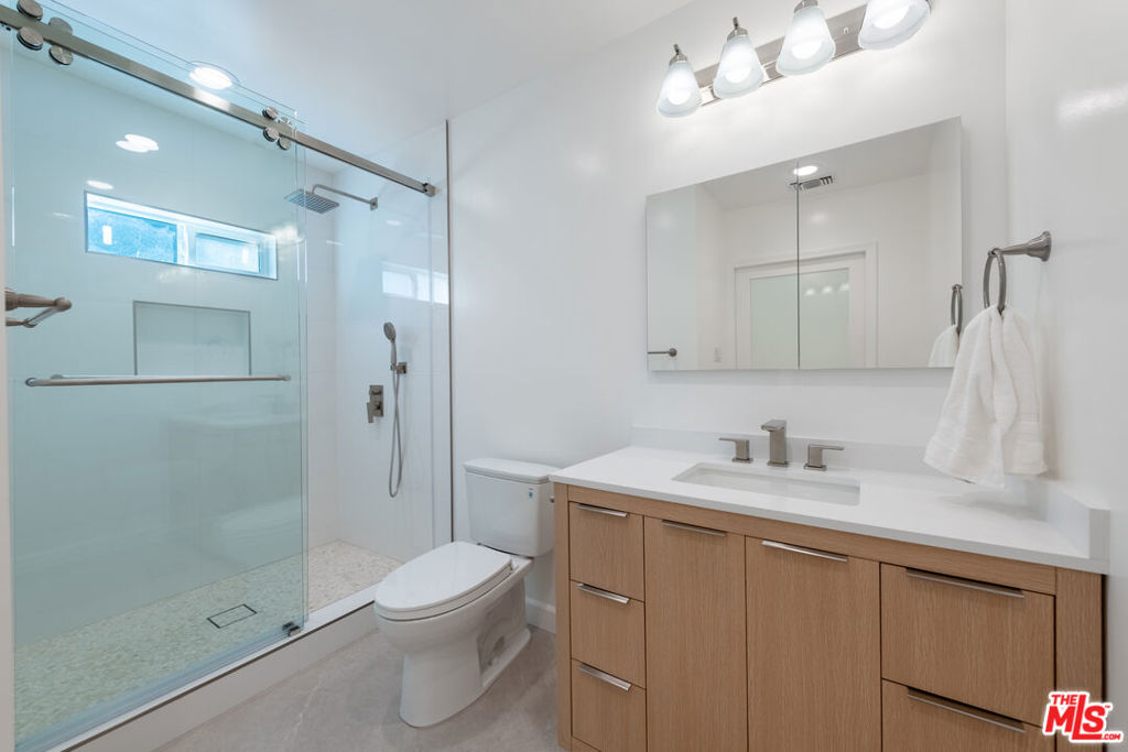 2828 Avenel Street Property Photo 14