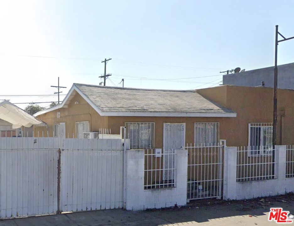 1438 W Florence Avenue Property Photo 1