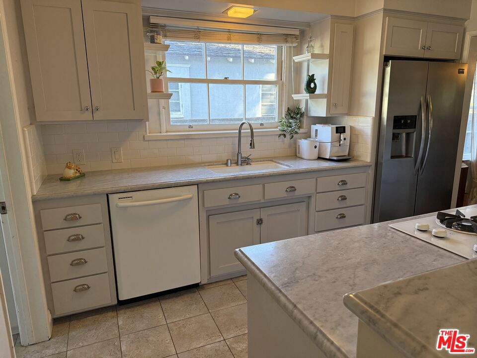 4225 Teesdale Avenue Property Photo 2