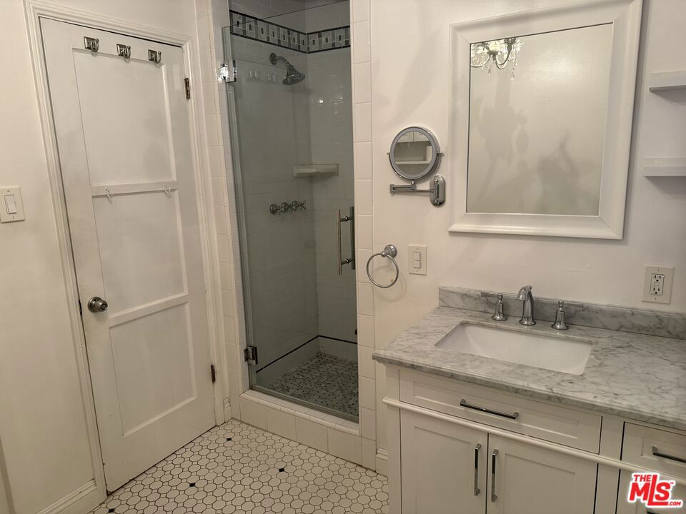 4225 Teesdale Avenue Property Photo 15