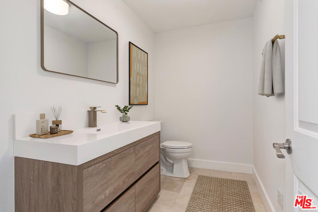 121 N Almont Drive 205 Property Photo 10