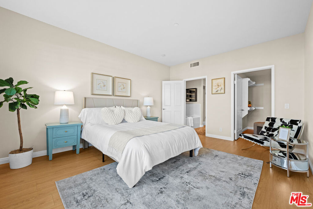 117 S Clark Drive 305 Property Photo 10