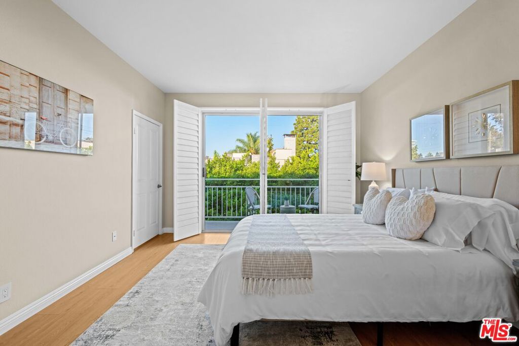 117 S Clark Drive 305 Property Photo 11
