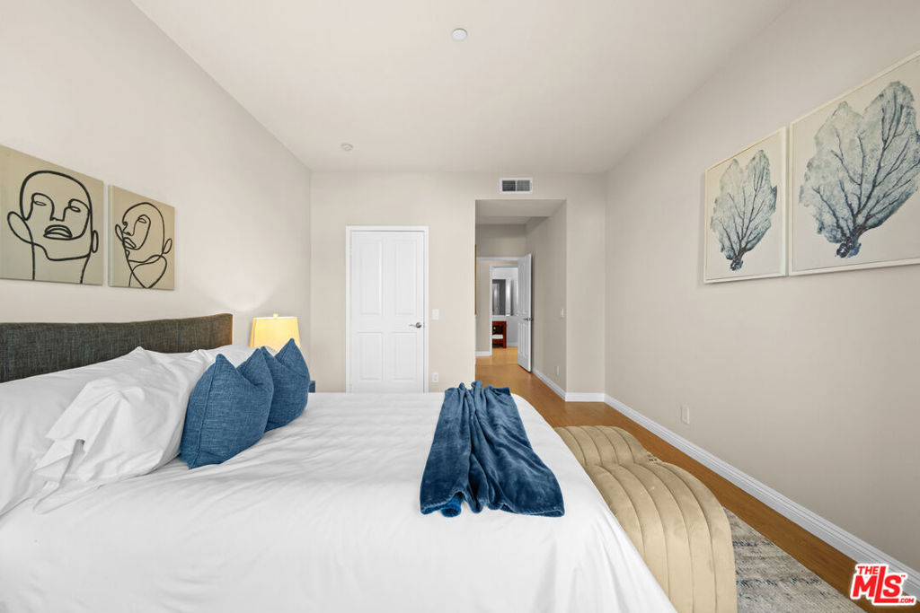 117 S Clark Drive 305 Property Photo 17