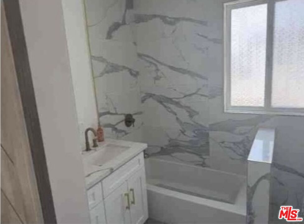 5813 Cleon Avenue 3 Property Photo 8