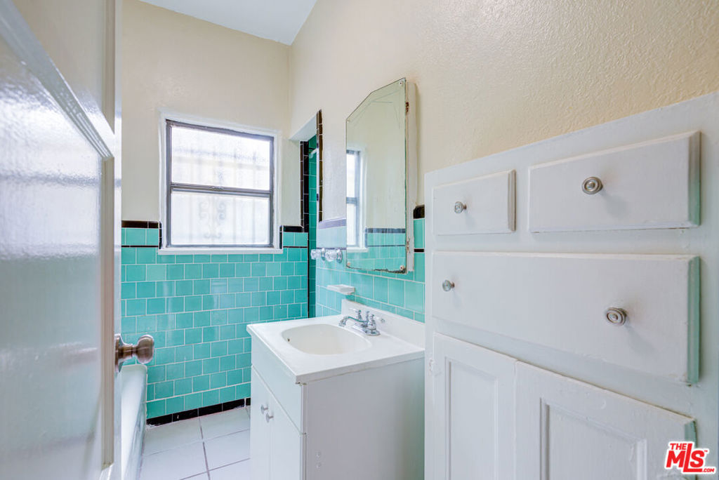1492 Silver Lake Boulevard 1 Property Photo 19