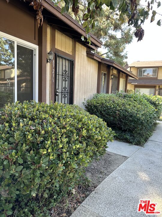 8723 1/2 Cedros Avenue 55 Property Photo 1
