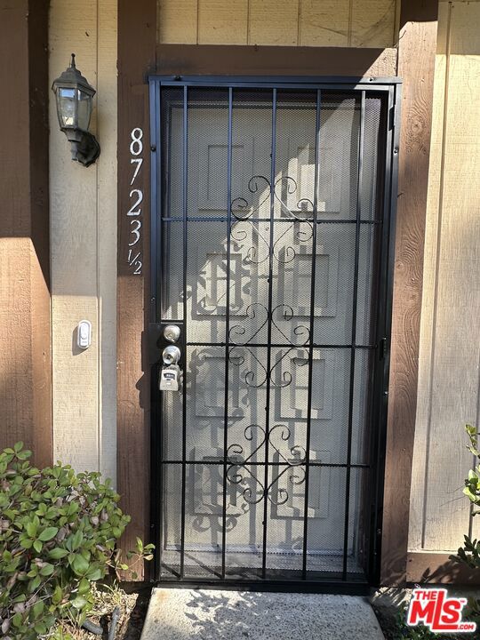 8723 1/2 Cedros Avenue 55 Property Photo 5