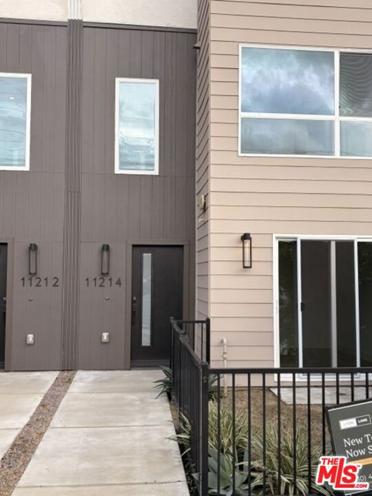 11214 Victory Boulevard 6 Property Photo 1