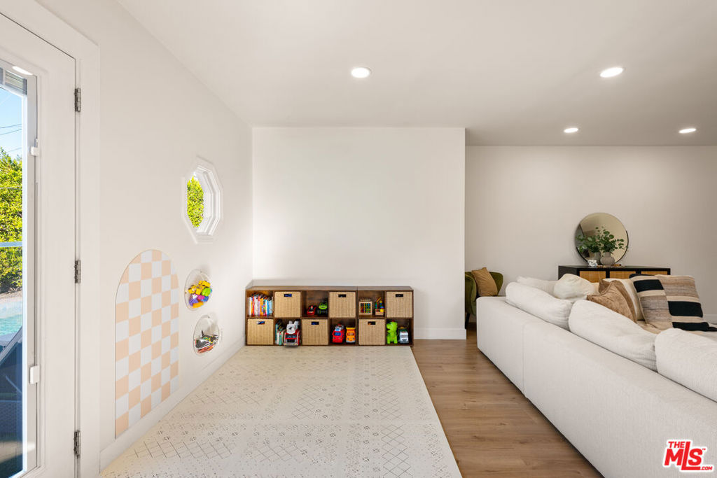 17109 Burton Street Property Photo 4