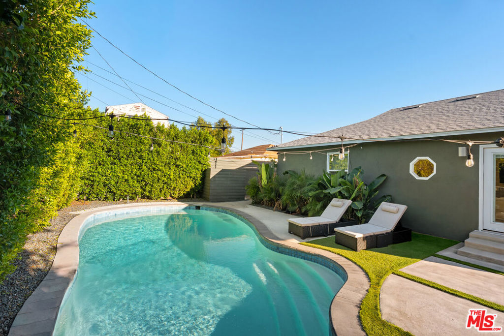 17109 Burton Street Property Photo 12