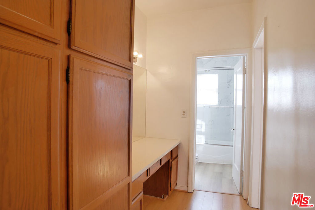 611 S Cloverdale Avenue 204 Property Photo 13