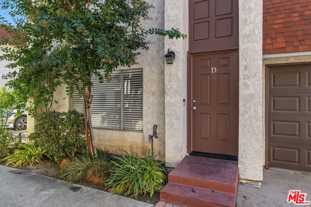 1230 S Mayflower Avenue D Property Photo 5