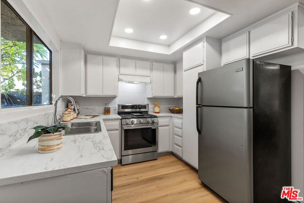 1230 S Mayflower Avenue D Property Photo 11