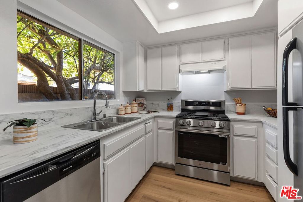 1230 S Mayflower Avenue D Property Photo 12
