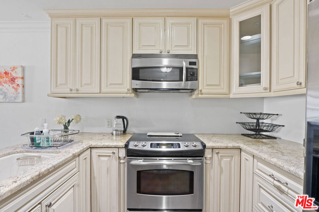 10751 Wilshire Boulevard 906 Property Photo 5