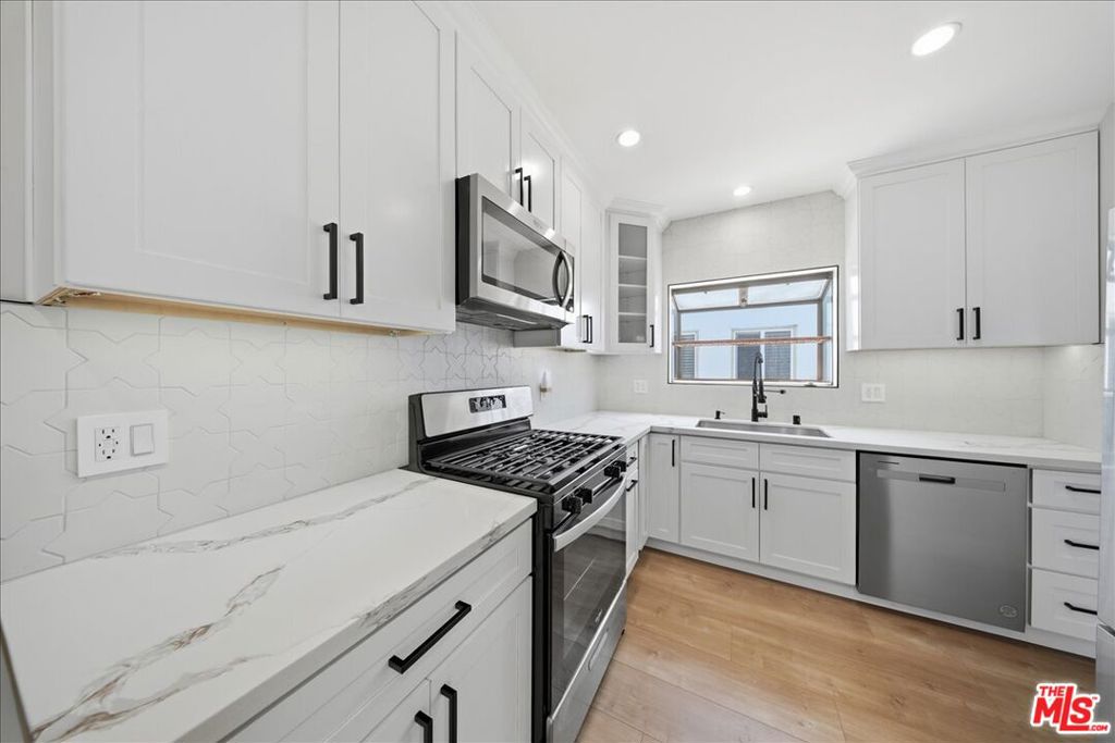 1135 W 81st Place Property Photo 16