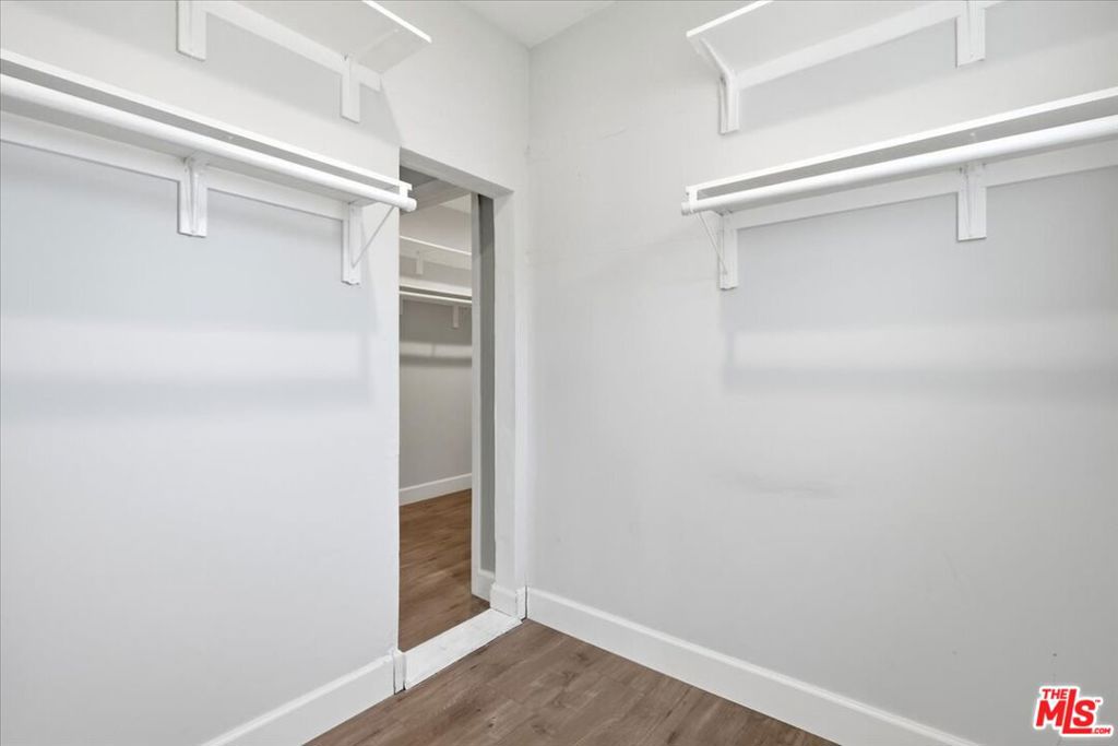 1135 W 81st Place Property Photo 22
