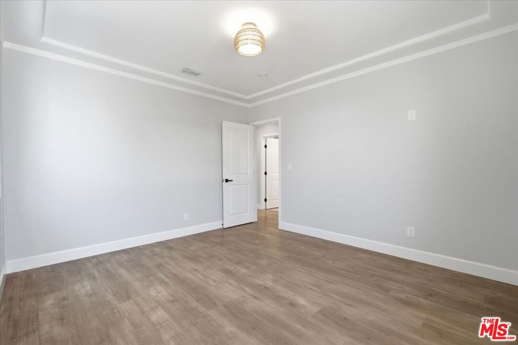 1135 W 81st Place Property Photo 24