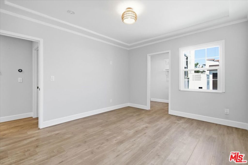 1135 W 81st Place Property Photo 25