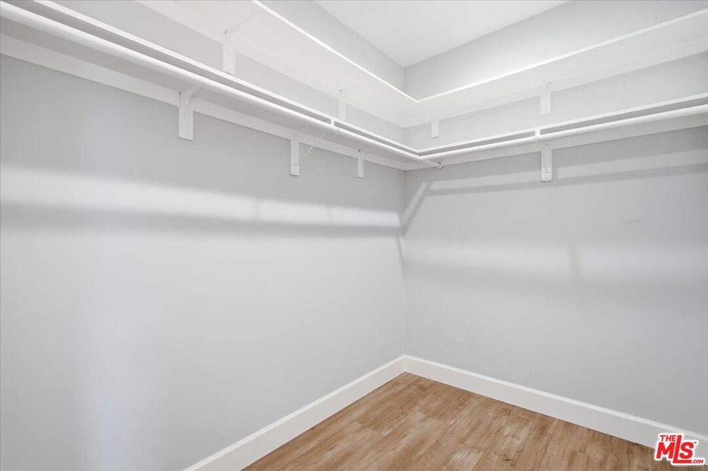 1135 W 81st Place Property Photo 27