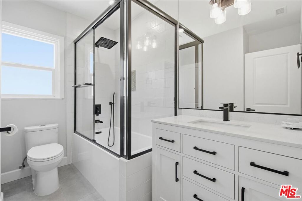 1135 W 81st Place Property Photo 28