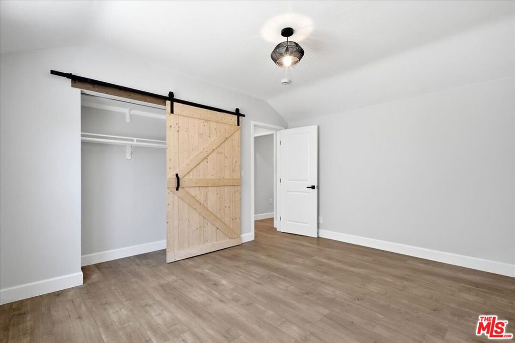 1135 W 81st Place Property Photo 29