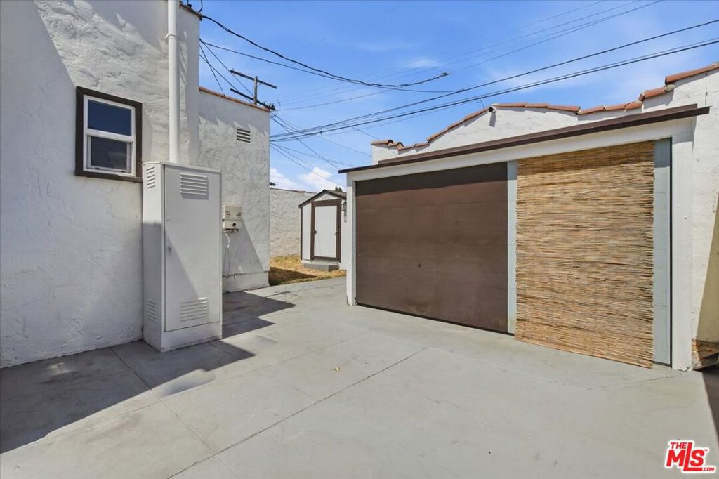 1135 W 81st Place Property Photo 33